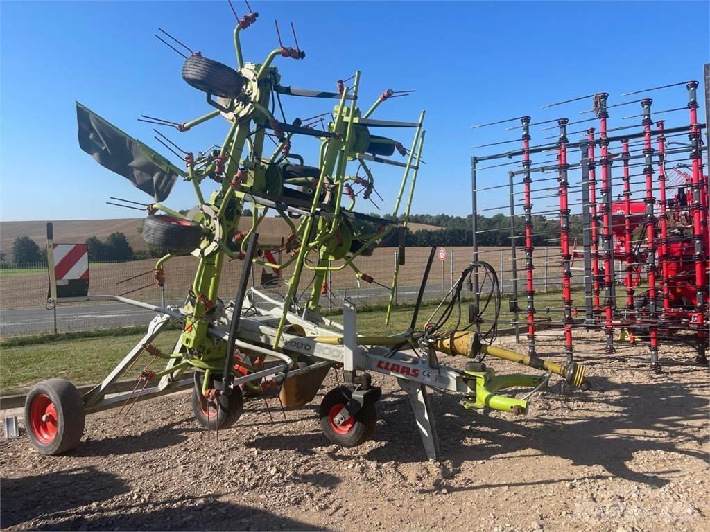 CLAAS Volto 900 T 耙與翻草機