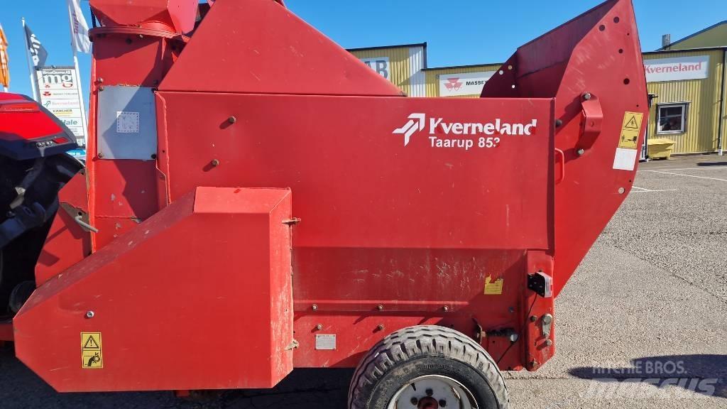 Kverneland 853 草捆撕碎機、切割機、拆袋機
