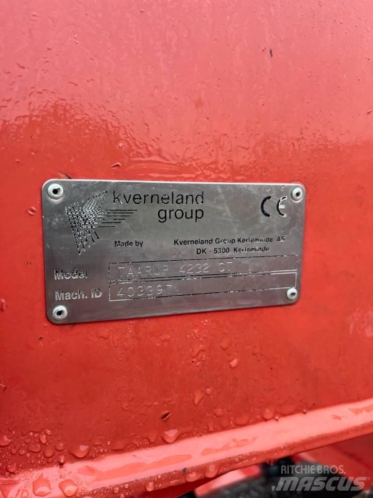 Kverneland 853 草捆撕碎機、切割機、拆袋機