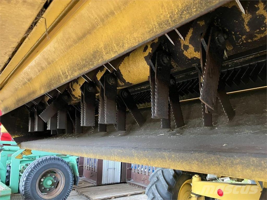 New Holland TX67 聯合收穫機