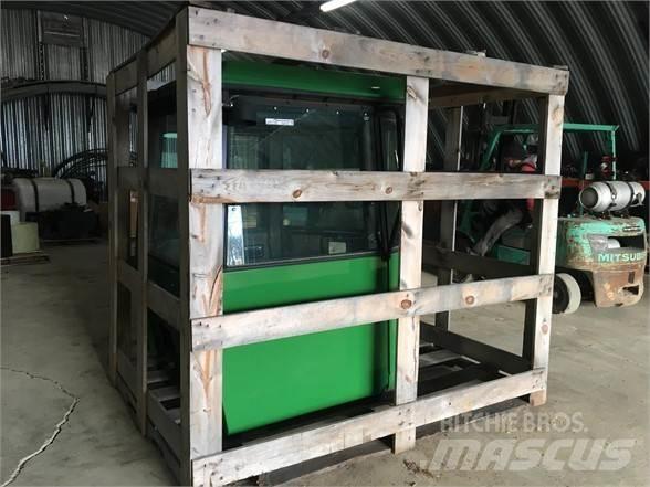 John Deere  駕駛室與內部