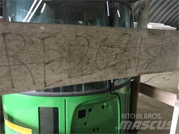 John Deere  駕駛室與內部