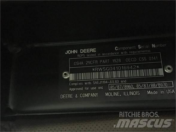 John Deere  駕駛室與內部