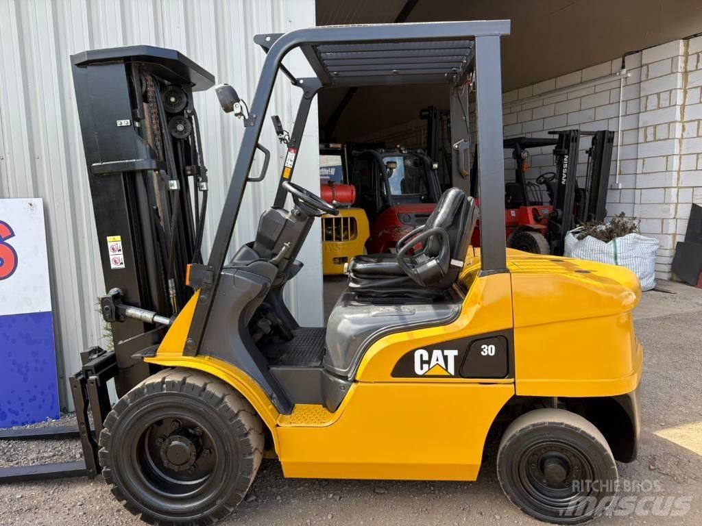 CAT DP30NT 柴油卡車