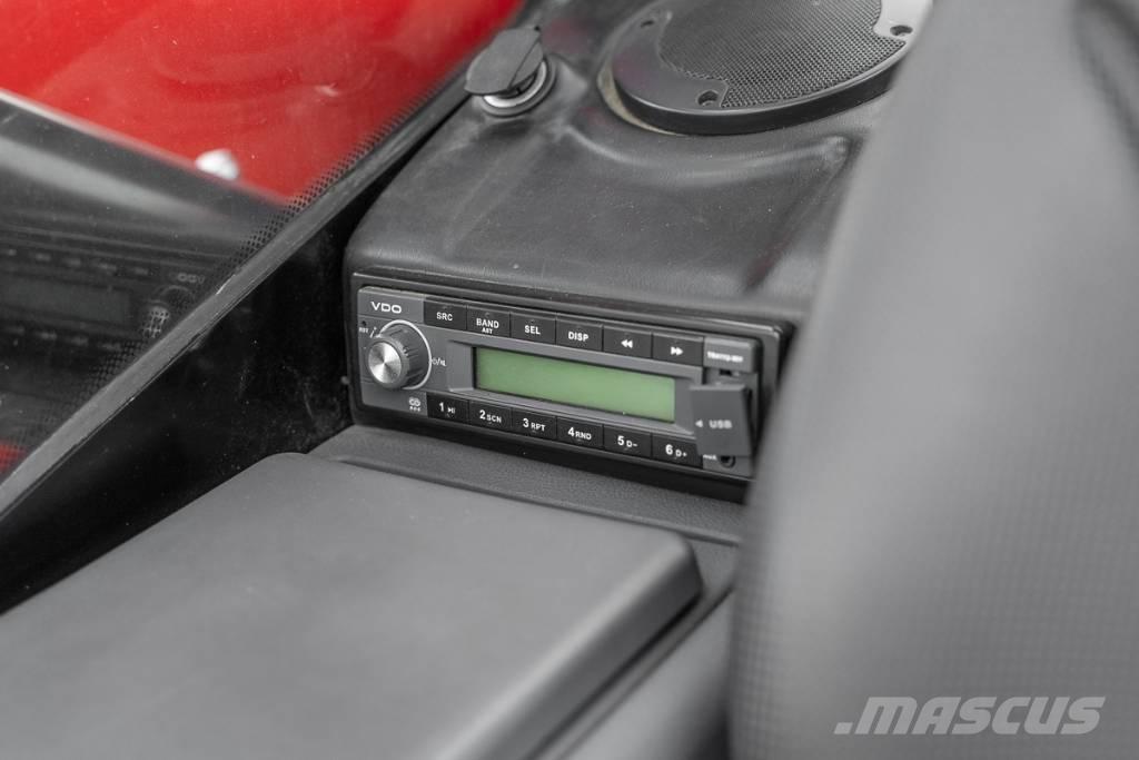 Manitou MT 730 伸縮臂操作車