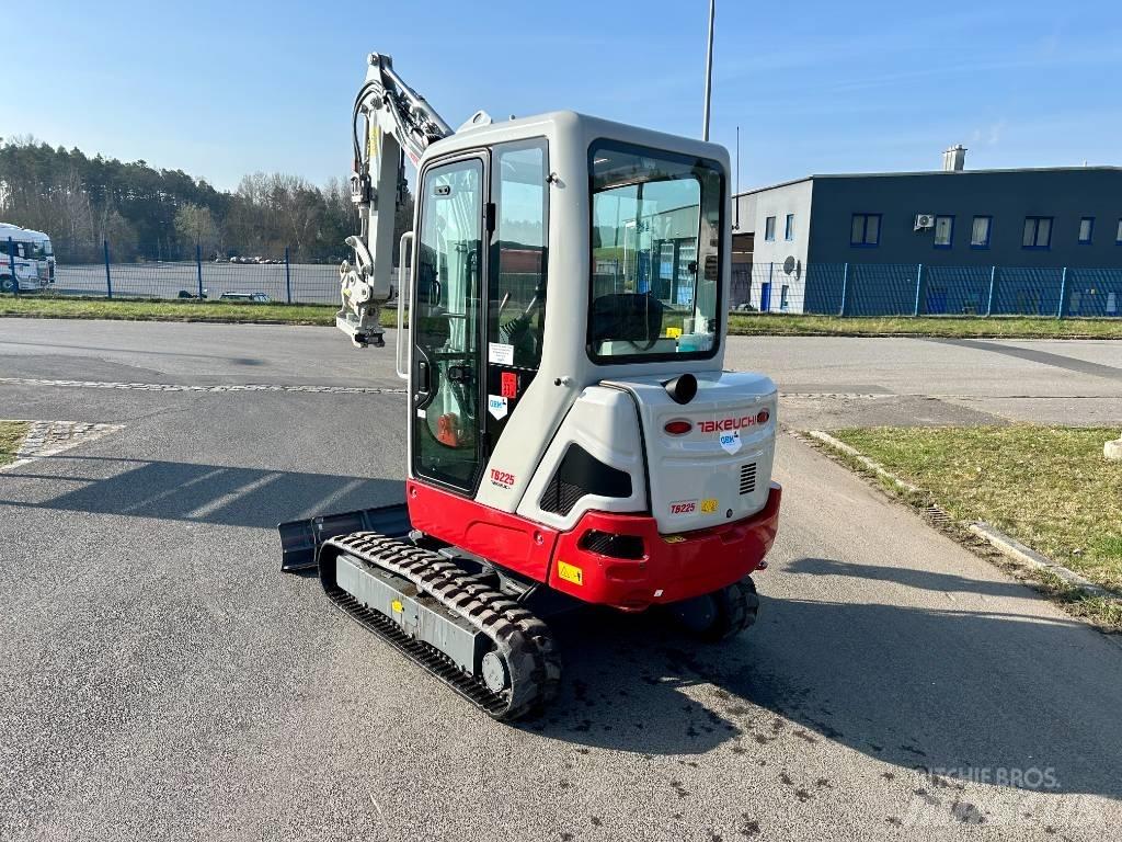Takeuchi TB 225 小型挖土機/掘鑿機<7t(小型挖掘機)
