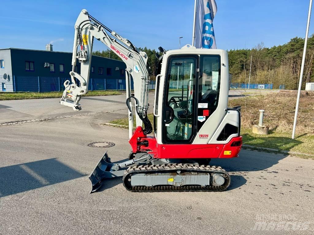Takeuchi TB 225 小型挖土機/掘鑿機<7t(小型挖掘機)