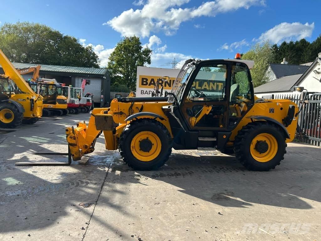 JCB 535-125 Hiviz 伸縮臂操作車