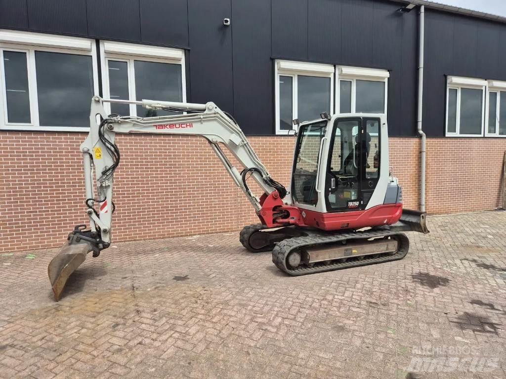 Takeuchi TB250 小型挖土機/掘鑿機<7t(小型挖掘機)