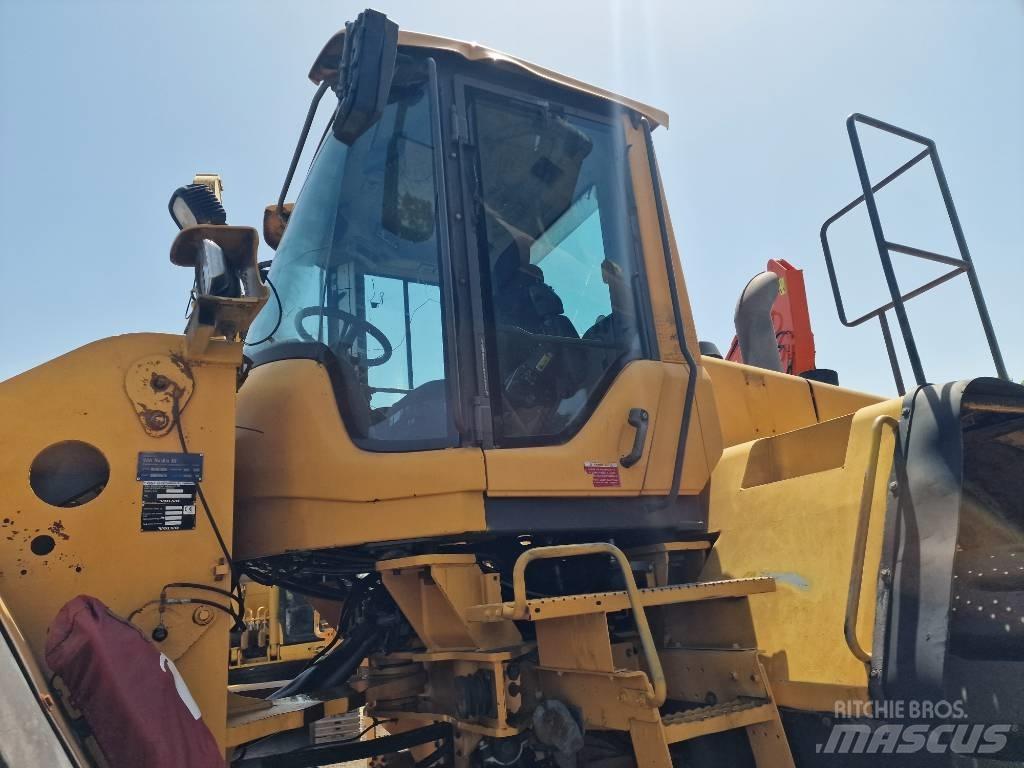 Volvo L 220 F 輪胎式裝載機