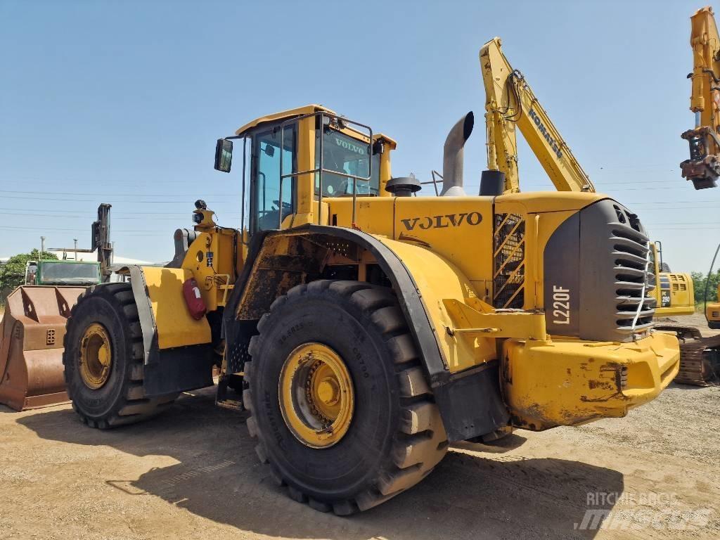Volvo L 220 F 輪胎式裝載機