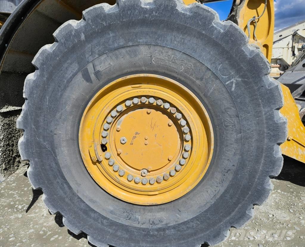 CAT 982 M 輪胎式裝載機