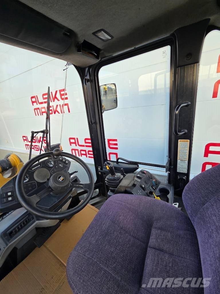 CAT 906 輪胎式裝載機