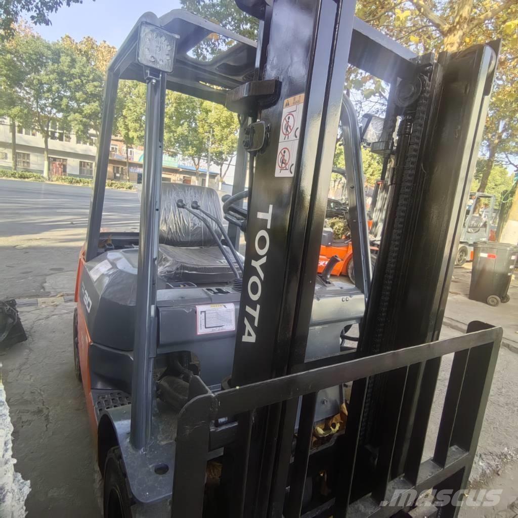  叉车 3t 柴油卡車