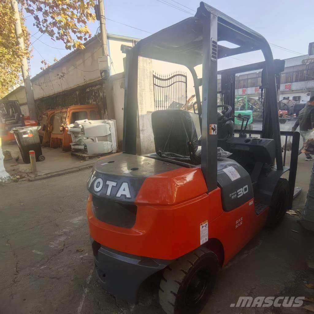  叉车 3t 柴油卡車