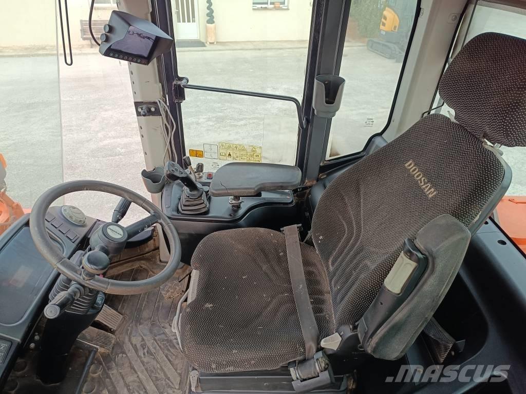 Doosan DL200-5 小型裝載機