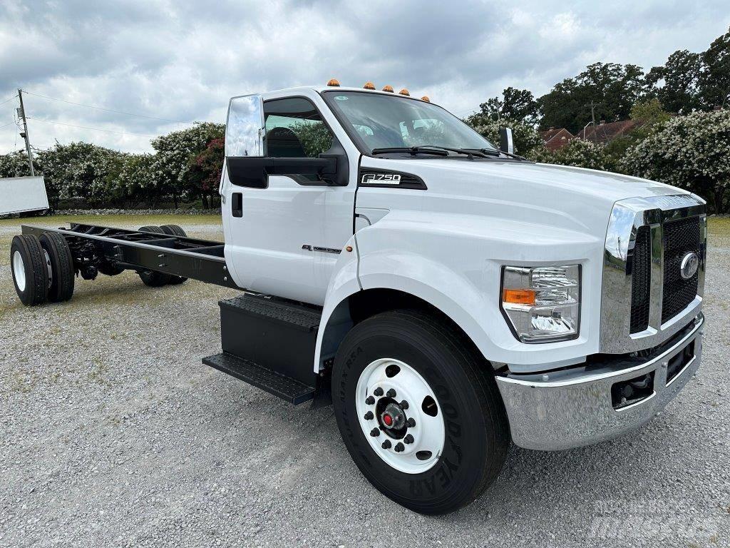 Ford F-750 商用底盤車
