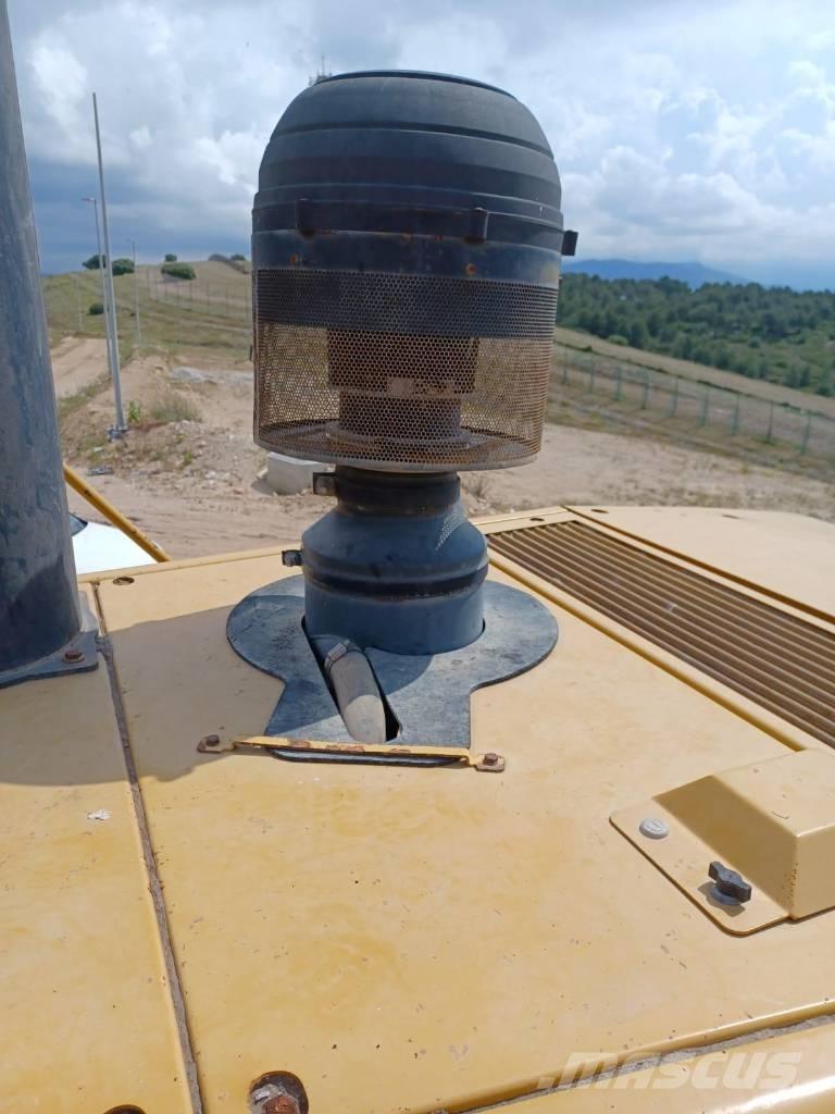 CAT 836 H 廢棄物壓實機