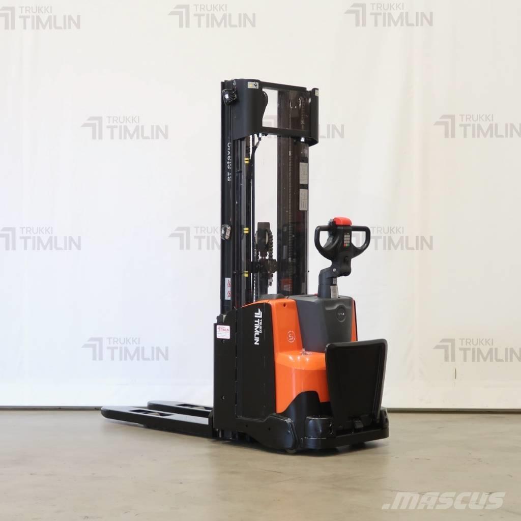 Toyota SWE120L 自走式堆積機