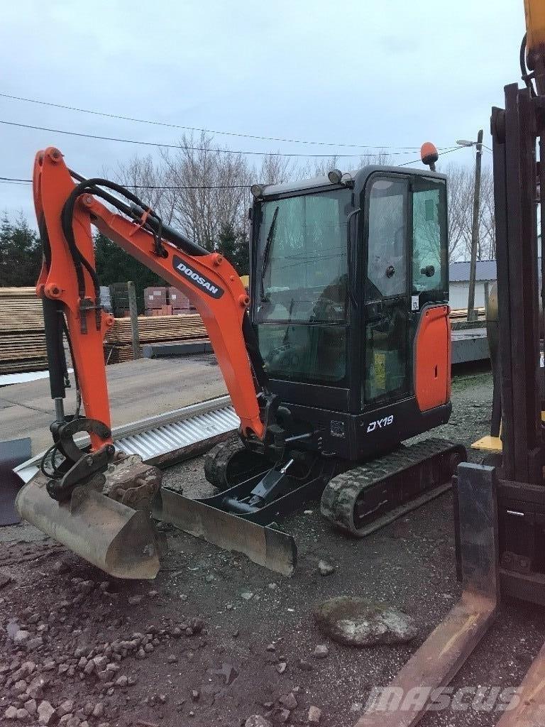 Doosan DX 19 小型挖土機/掘鑿機<7t(小型挖掘機)