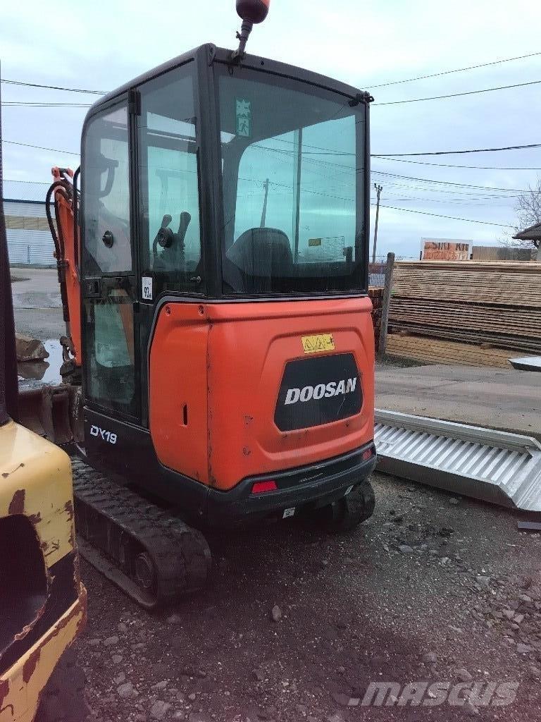 Doosan DX 19 小型挖土機/掘鑿機<7t(小型挖掘機)