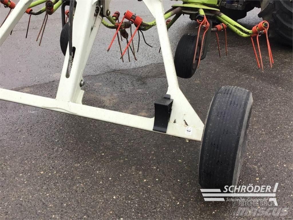 CLAAS VOLTO 800 T 耙與翻草機