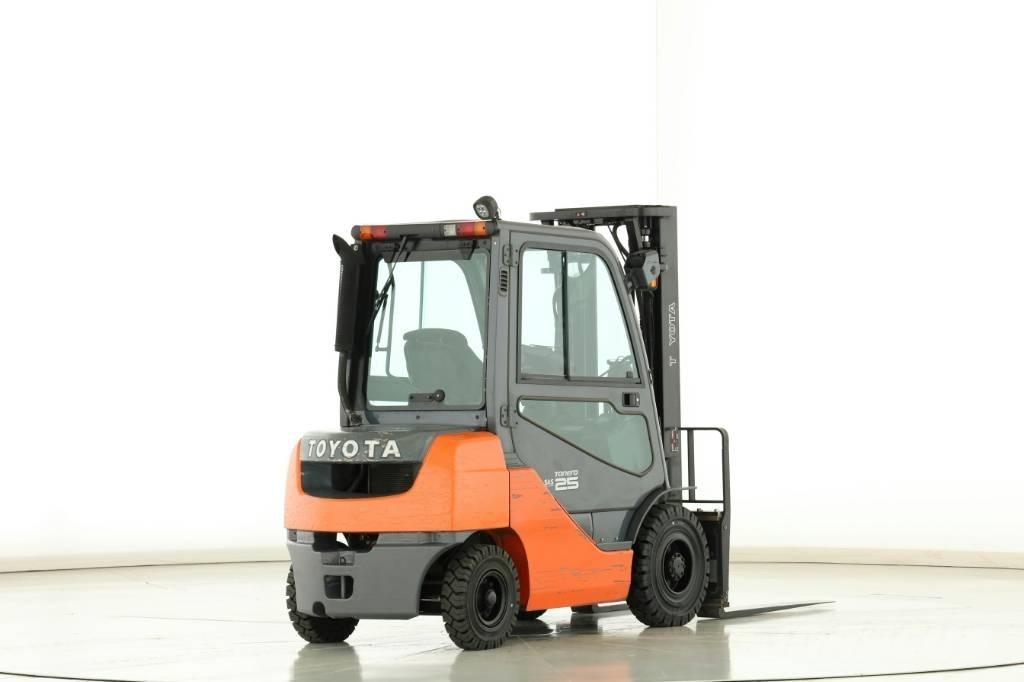 Toyota 02-8 FDF 25 柴油卡車