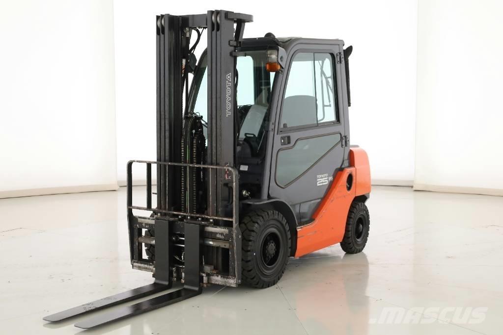 Toyota 02-8 FDF 25 柴油卡車