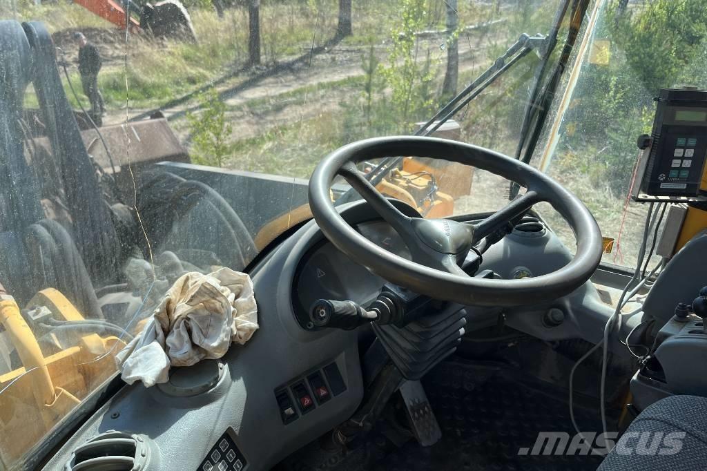 Volvo L 220 輪胎式裝載機