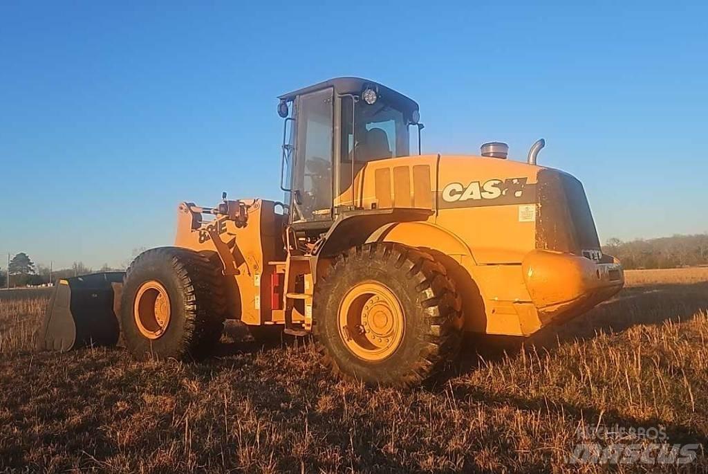 CASE 821 E 輪胎式裝載機