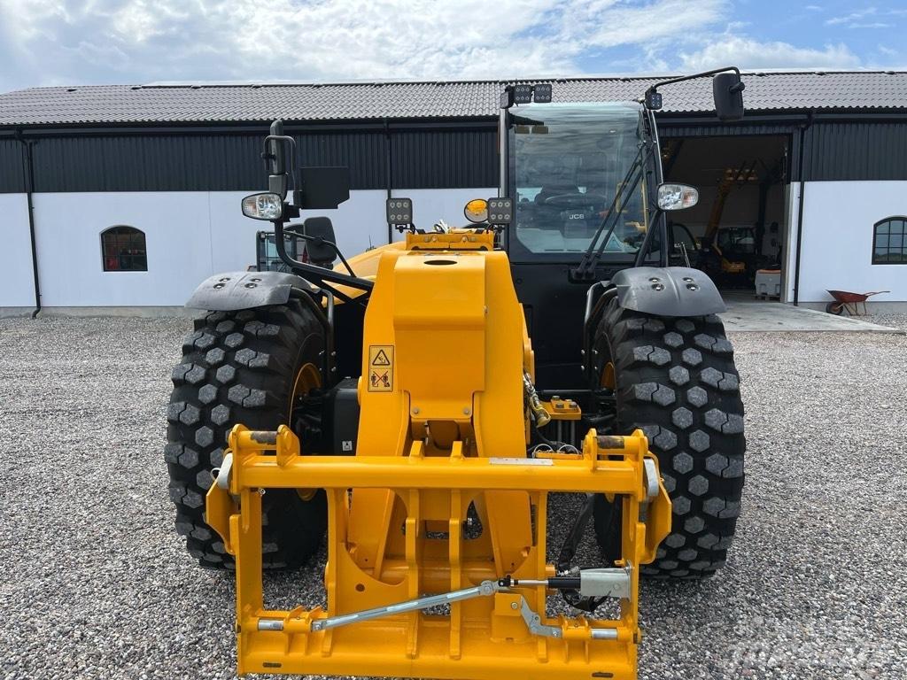 JCB 560-80 Agri Xtra 伸縮臂操作車