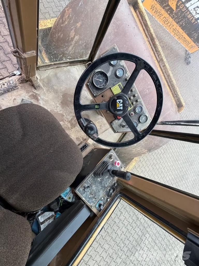 CAT CS 563 AW 單輪滾壓機