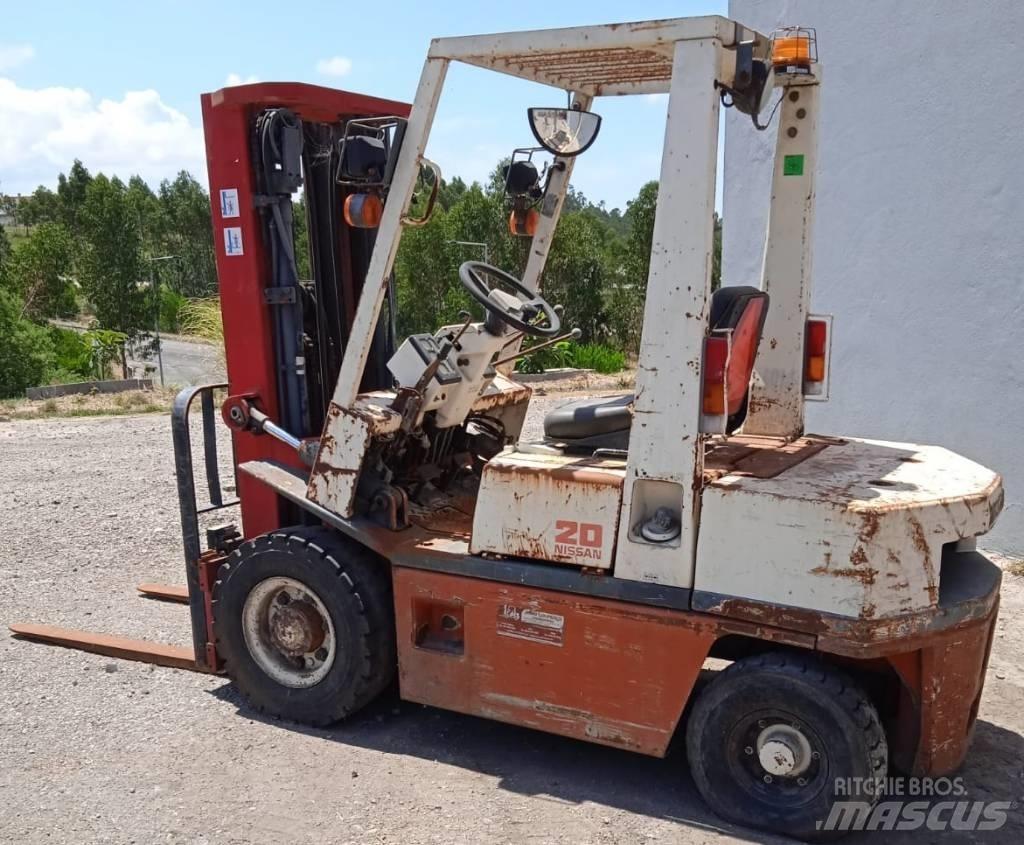 Nissan EH02A20U 柴油卡車