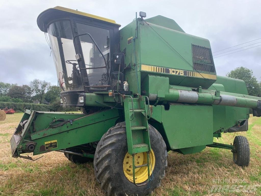 New Holland 1075 聯合收穫機