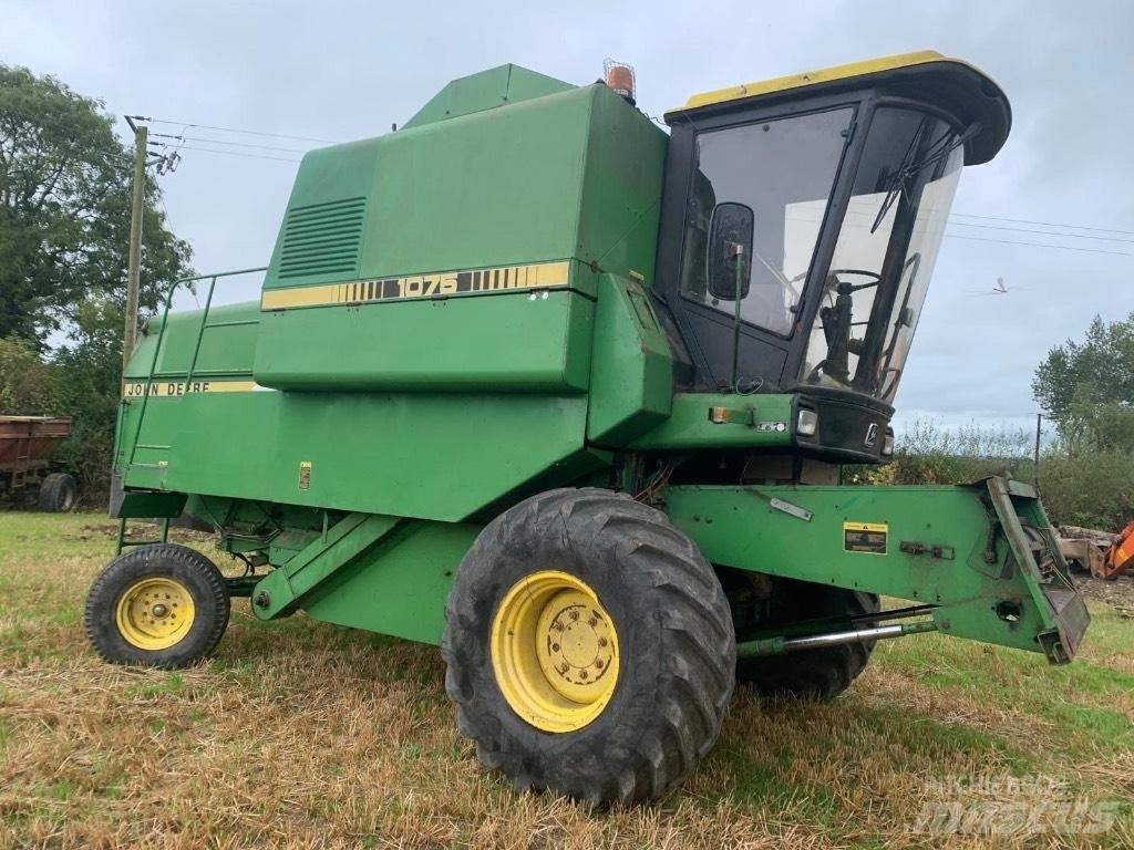 New Holland 1075 聯合收穫機