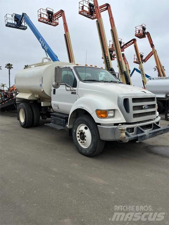 Ford F750 運油車