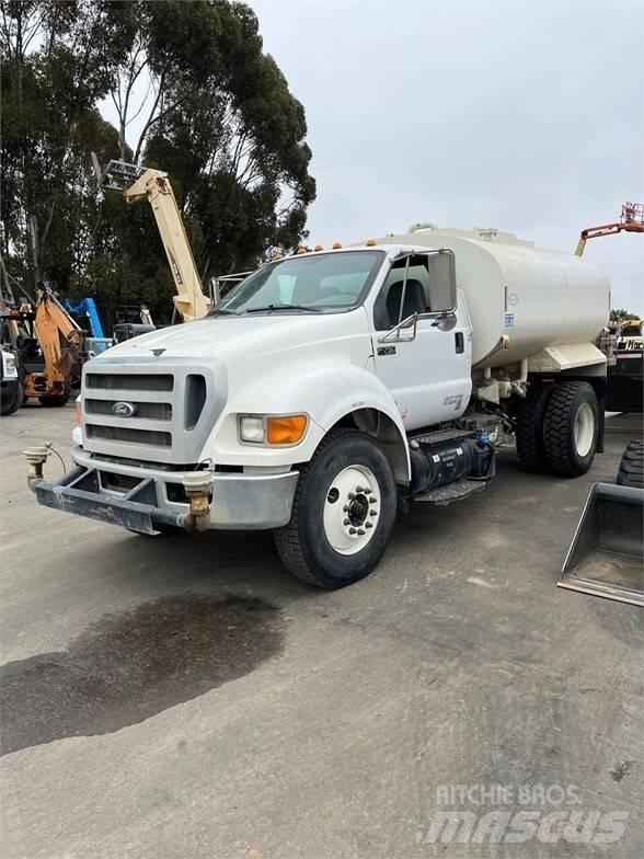 Ford F750 運油車