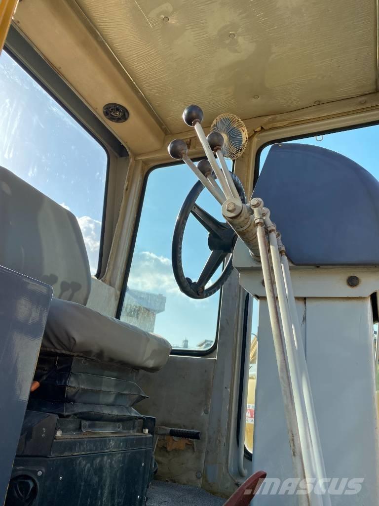 CAT 140 H 平土機