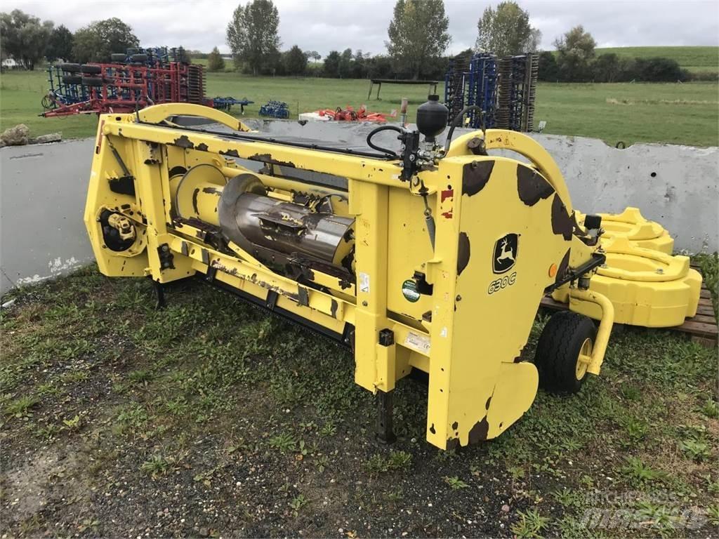 John Deere 7350 自走式飼料採集機