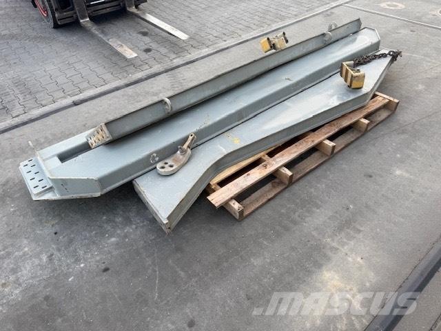 CAT 740 TAILGATE 鉸接式起吊車