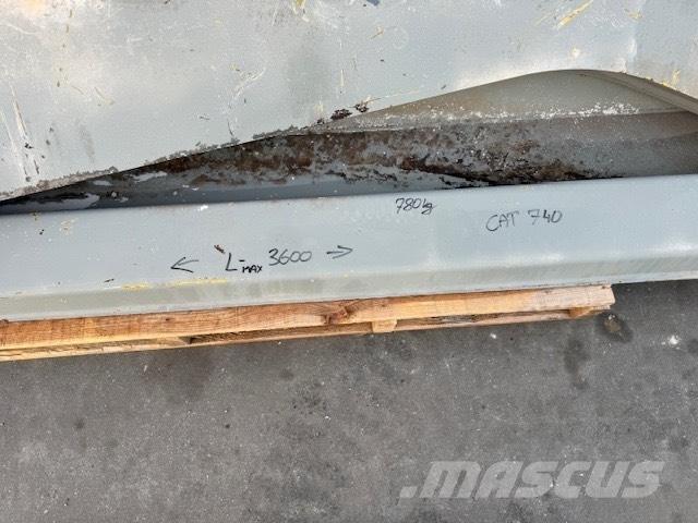 CAT 740 TAILGATE 鉸接式起吊車