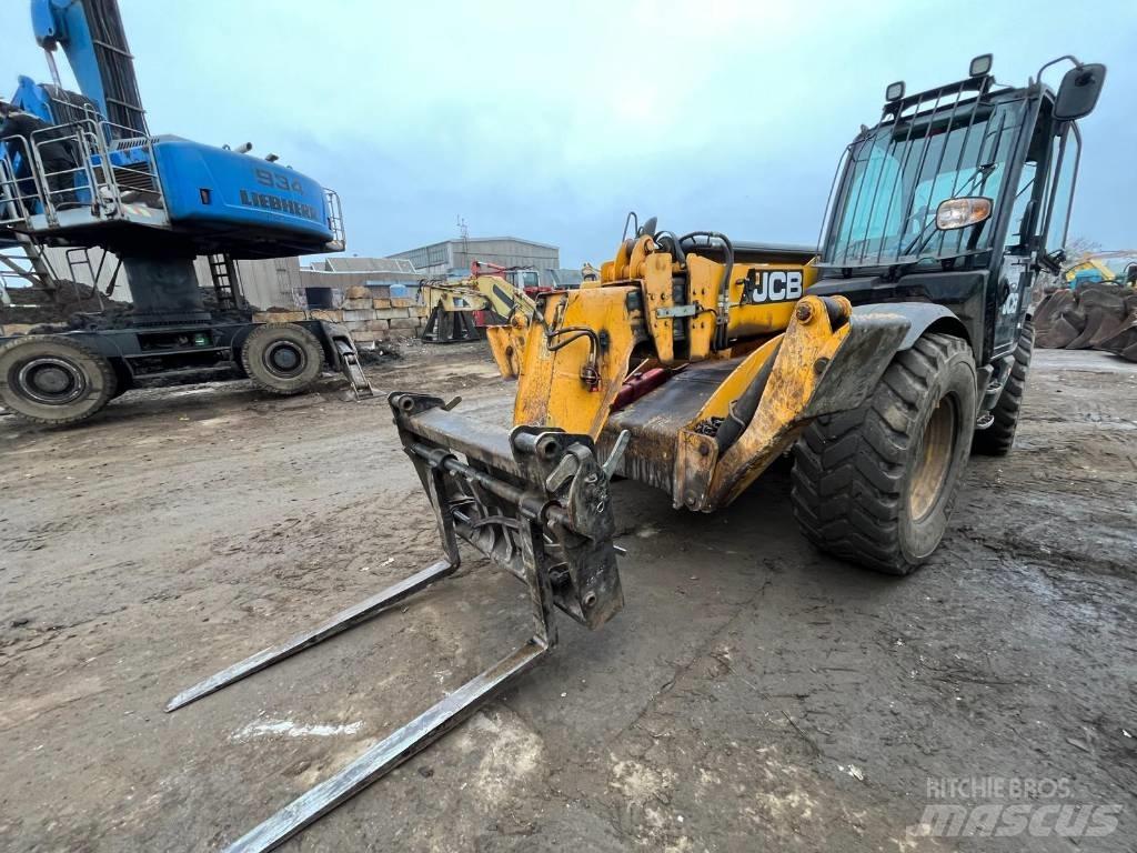 JCB 535-125 伸縮臂操作車