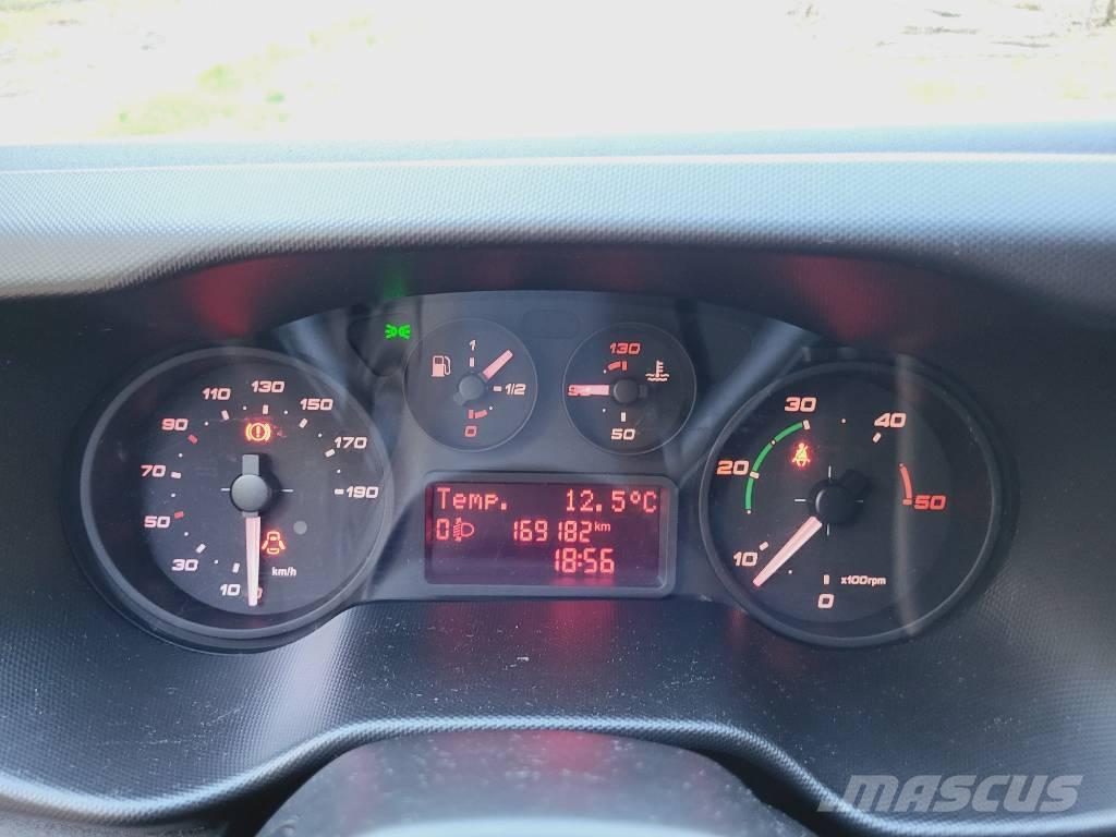 Iveco Daily 35 S15 廂式貨物運輸車