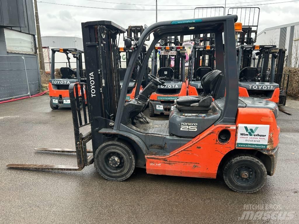 Toyota 02-8 FDF 25 柴油卡車