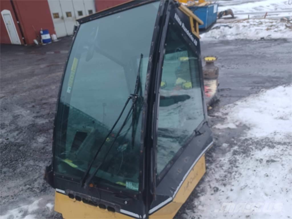 Eco Log 590d 駕駛室與內部