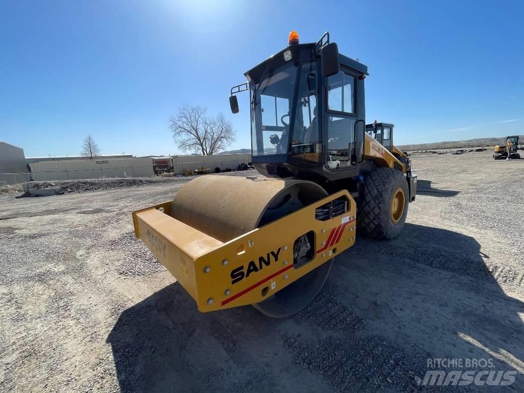 Sany SSR 120C 8 滑移轉向裝載機