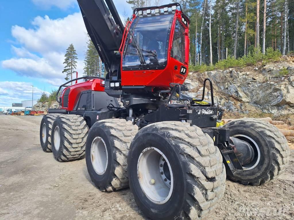 Komatsu 931 XC 收穫機