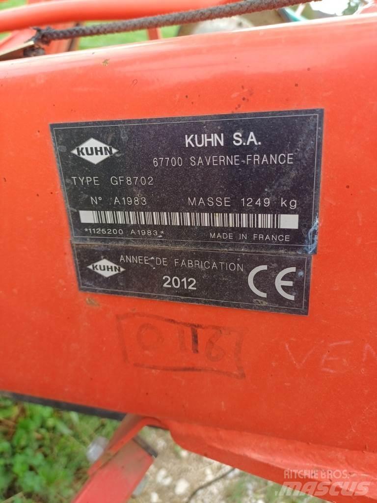 Kuhn GF 8702 耙與翻草機