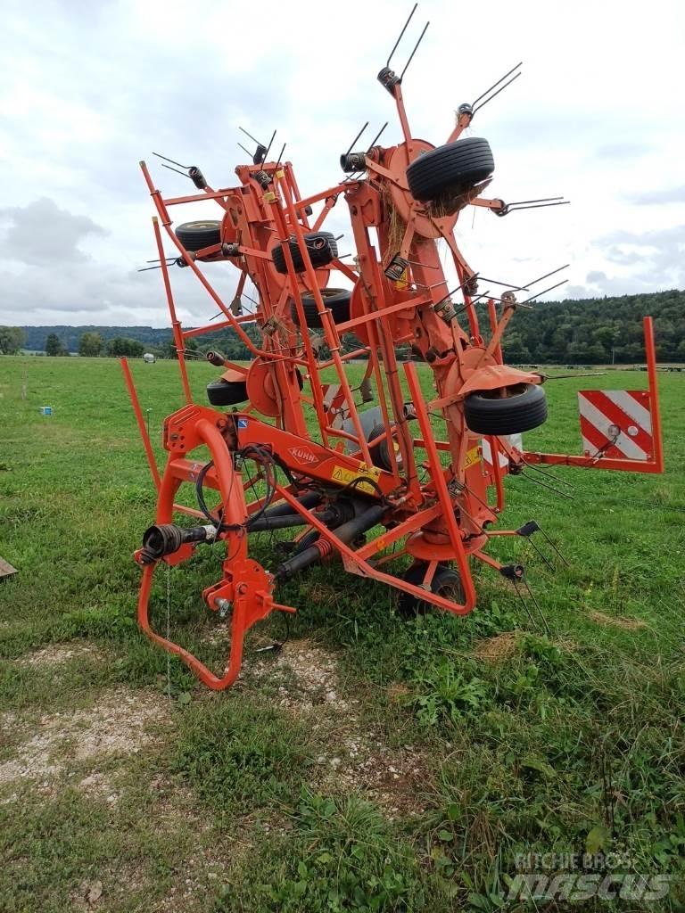 Kuhn GF 8702 耙與翻草機