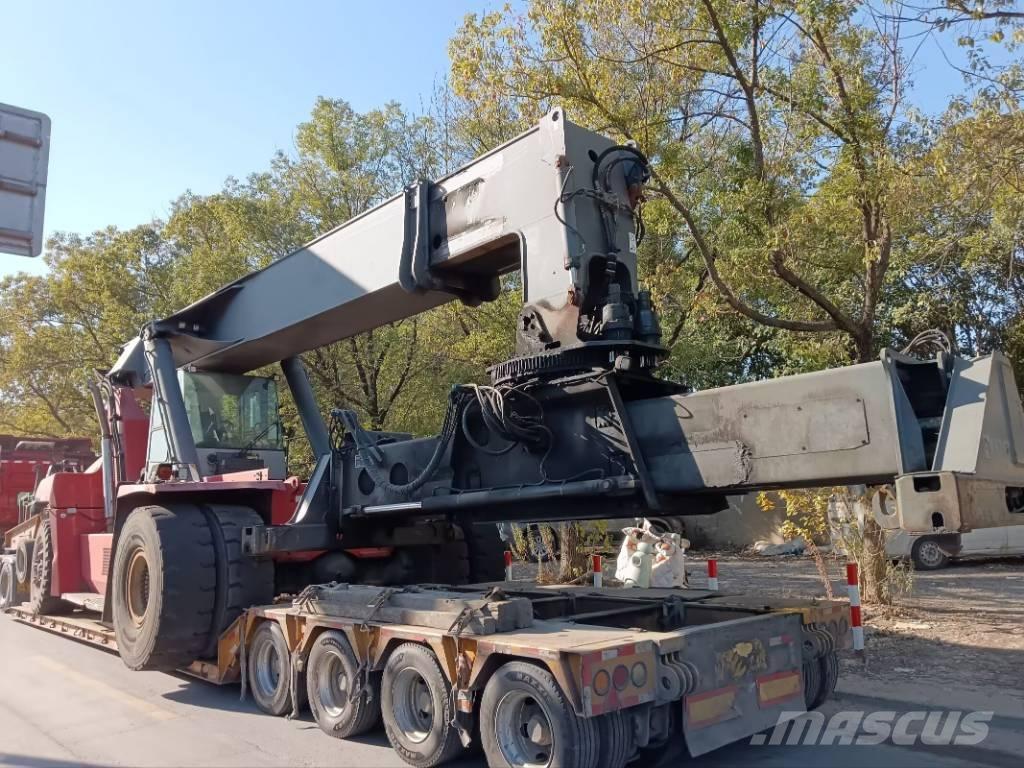 Kalmar DRT 450 前伸型堆積機